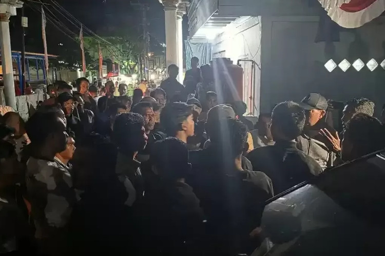 Listrik Padam 5 Kali Sehari! Ratusan Warga Air Bini Datangi Kantor PLN Anambas, Ternyata Ini Penyebabnya