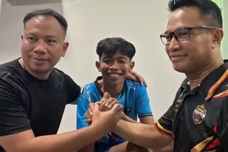 Dede Sunandar Blackout Hingga Pingsan Usai Kena Tinju Vicky Prasetyo, Kini Dilarikan ke Rumah Sakit!